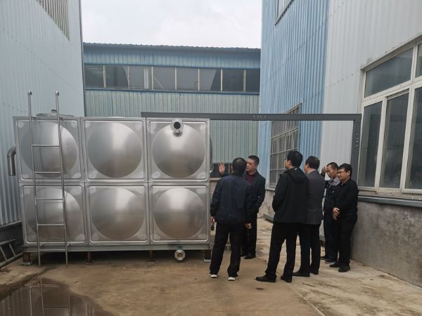 濟寧職業(yè)技術(shù)學院機電工程系教師及校領(lǐng)導(dǎo),協(xié)同鎮(zhèn)領(lǐng)導(dǎo)來廠考察合作